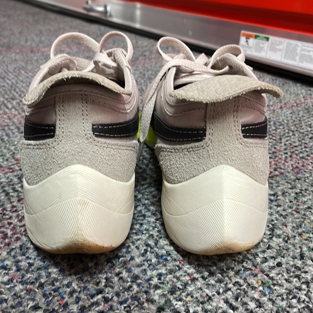 Nike - Picture 6 of 7